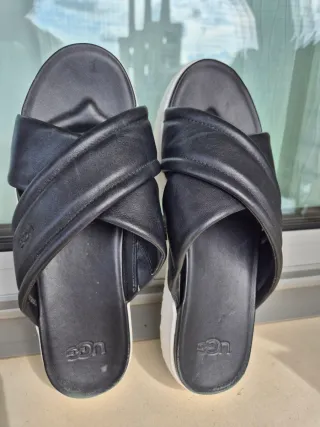 Sandalias UGG negras mujer