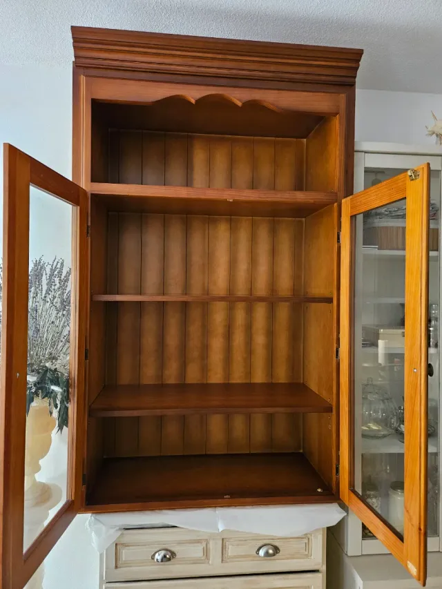 2 Muebles Vitrinas iguales URGE VENTA