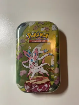 Pokemon TCG Mini Tin Evoluzioni Prismatiche Sigill