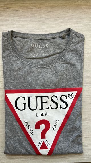Camiseta Guess Gris Talla M Logo Triángulo