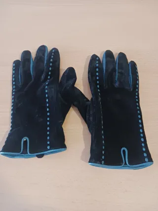 Guantes de piel negros con detalles