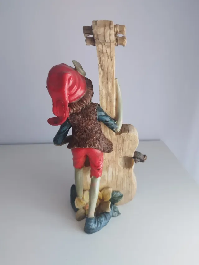 Duende resina con contrabajo