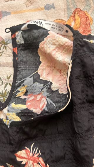 Vestido Zara floral negro y rosa