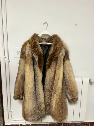 Abrigo de piel de zorro de caza.