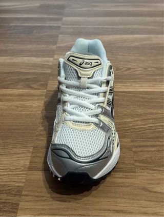 Asics Kayano 14 grises y blancas