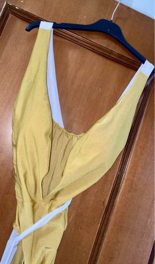 Costume intero giallo e bianco