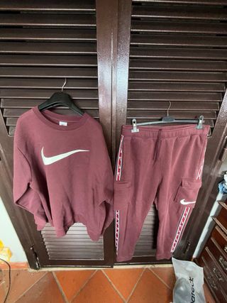 Tuta completa Nike rossa