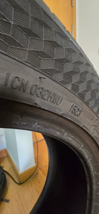 Neumático Continental UltraContact 215/55R18 99V