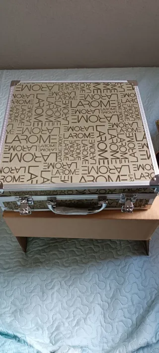 Maletín Rígido Larome Beige y Plateado