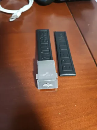 Breitling 22mm Cinturino nero
Argento spazzolato