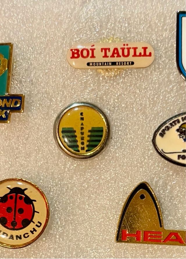 Set 7 pins vintage ski