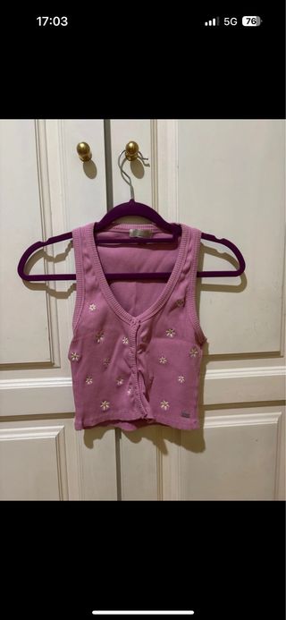 Top rosa con flores