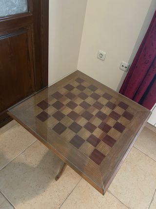Mesa de centro con tablero de ajedrez