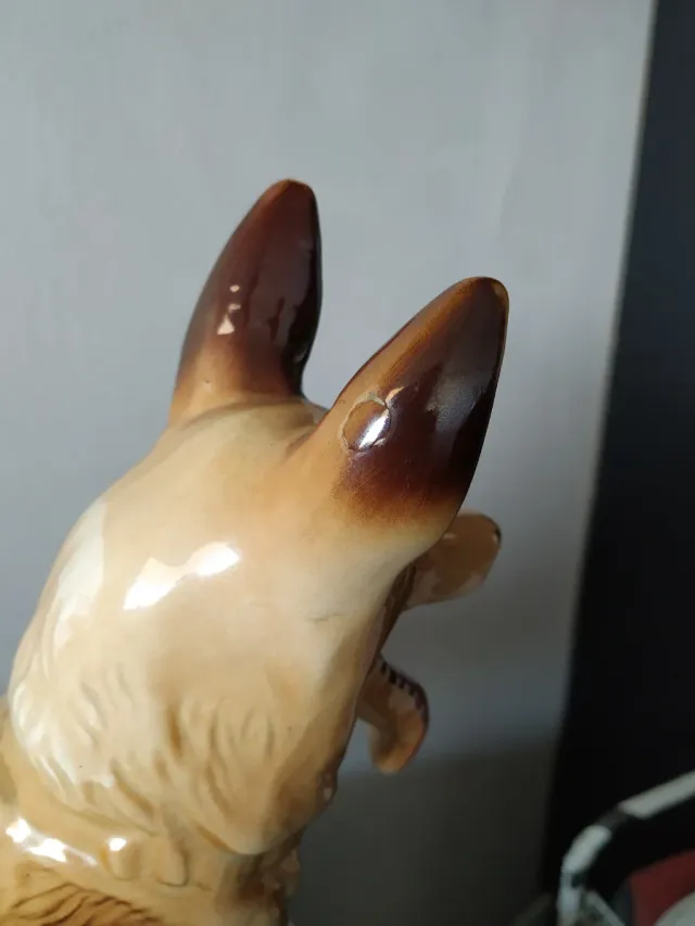 Elegante Perro de Porcelana fina