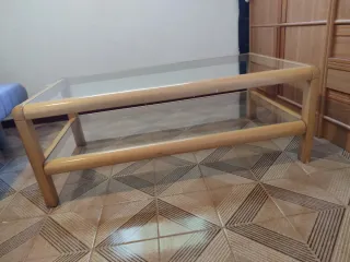 Tavolo in legno e vetro