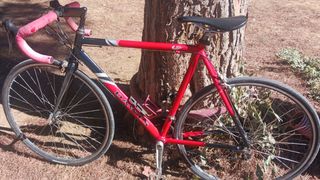 Bicicleta de carretera Dawes roja + negra
