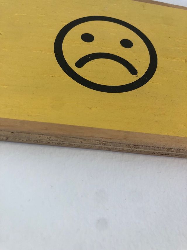 cartel amarillo pastel-vibra musical