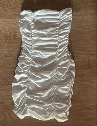 Vestido blanco corto fruncido