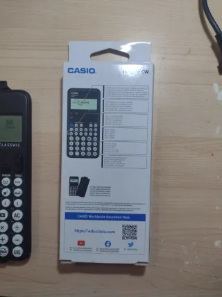 Calculadora Casio fx-82 SP CW Classwiz (PAU)