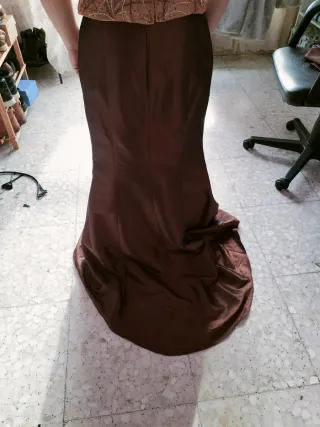 Vestido de fiesta marrón elegante