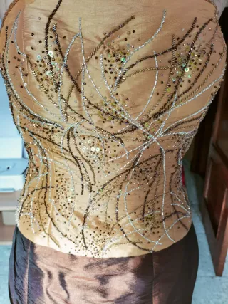Vestido de fiesta marrón elegante