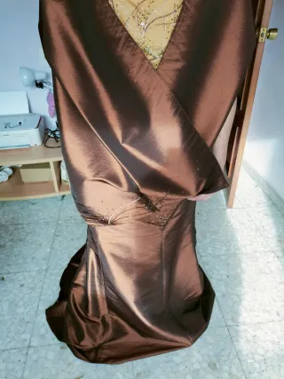 Vestido de fiesta marrón elegante