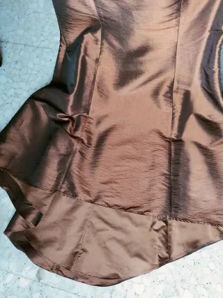 Vestido de fiesta marrón elegante