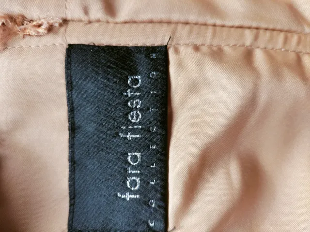 Vestido de fiesta marrón elegante