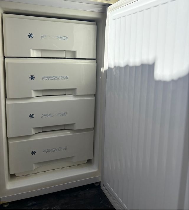 Congelador bajo encimera 4 cajones