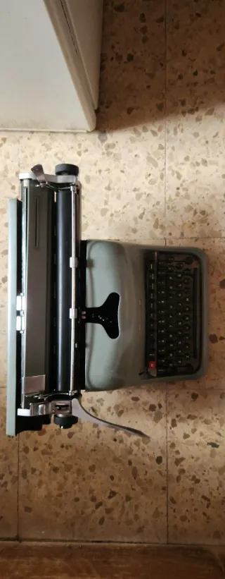 Máquina de escribir antigua