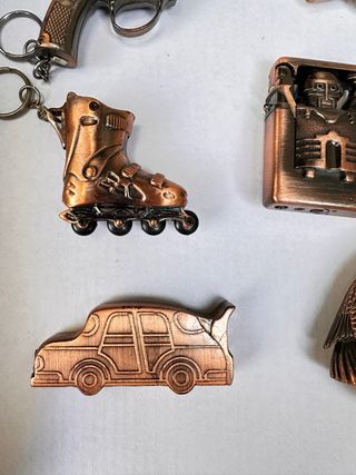 Lotto accendini vintage e portachiavi