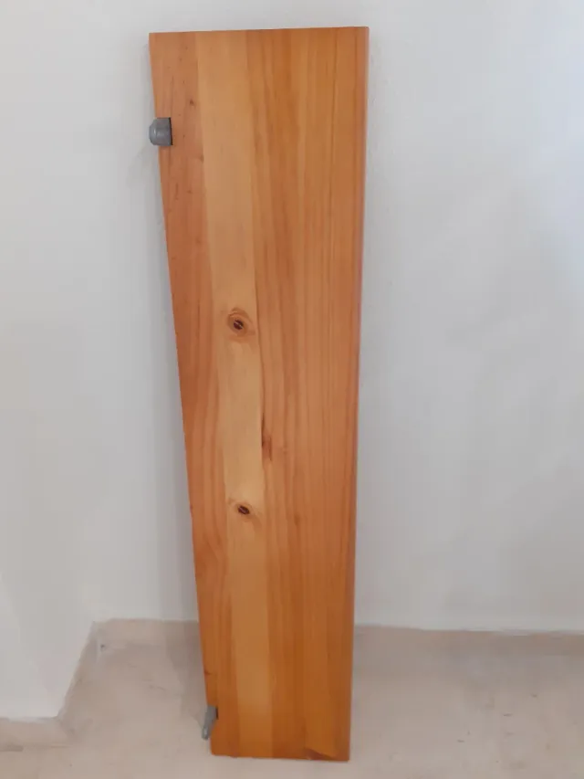 Estante de madera maciza marrón