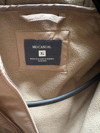 Giubbino beige con cappuccio invernale