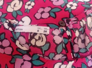 Vestido floral Lefties fucsia talla S