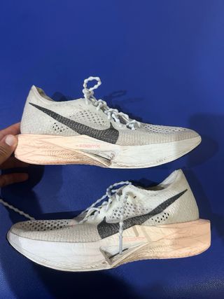 Nike Vaporfly 3 (80km) Cordones normales.
