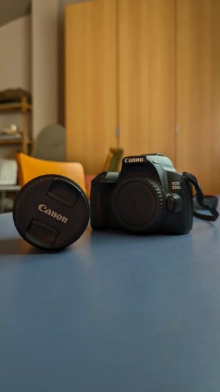 CANON EOS 250 D