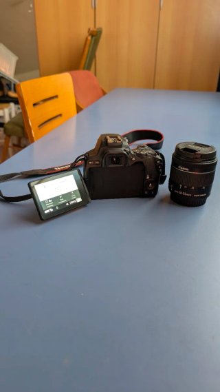 CANON EOS 250 D