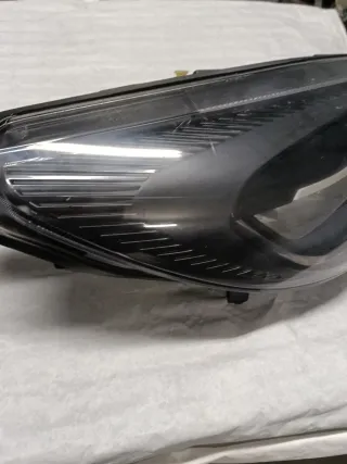 Faro LED Delantero Derecho Ford Fiesta MK8