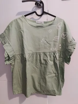 Camisa ancha verde claro. Moda italiana