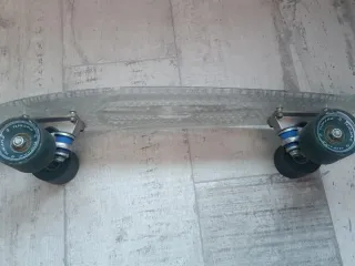 Monopatín transparente