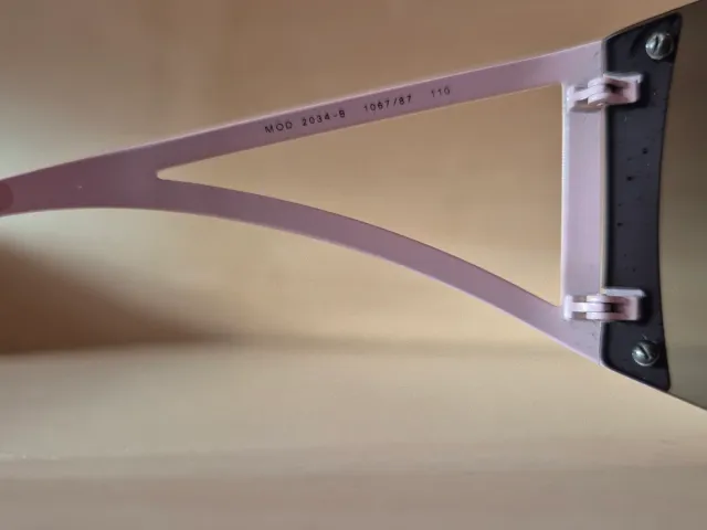 Gafas de sol Versace rosas con lente negra