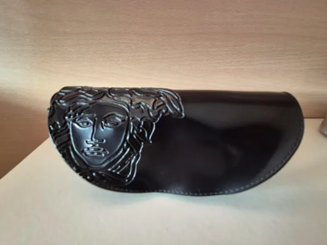 Gafas de sol Versace rosas con lente negra