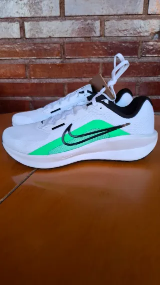 Zapatillas Nike Running Blancas y Verdes Talla 42