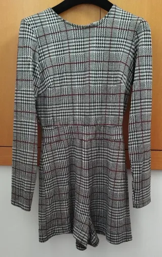Mono vestir cuadros gris y rojo