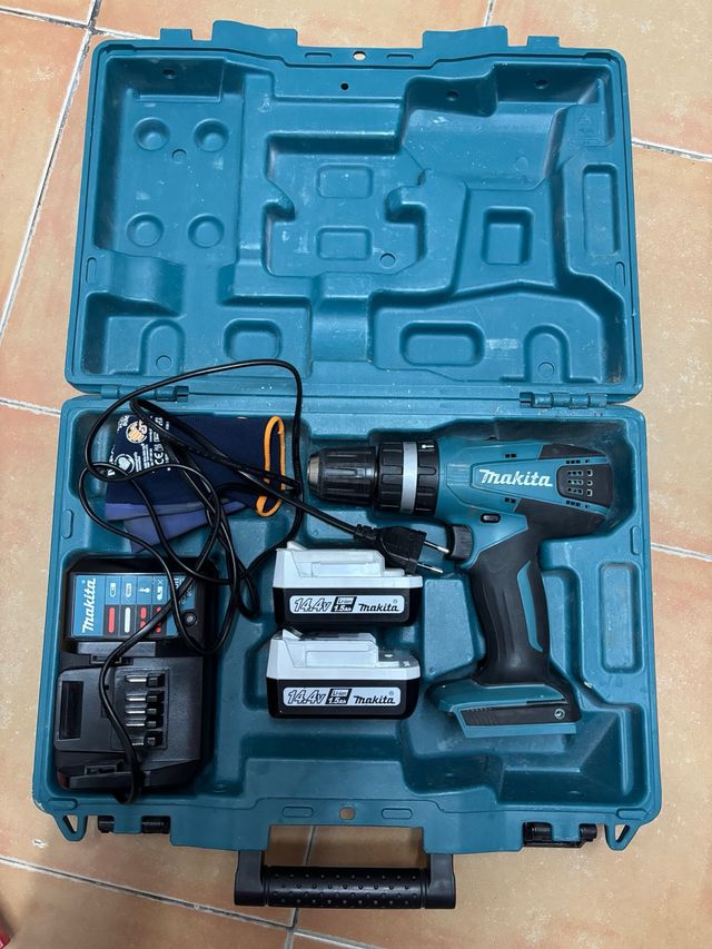 Taladro Atornillador Makita con Maletín