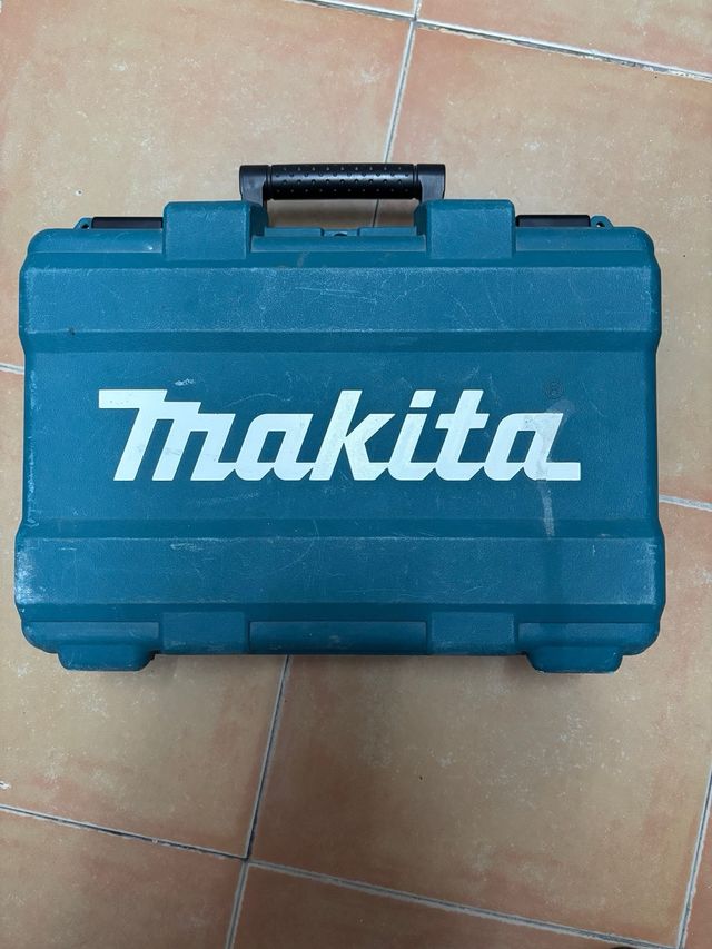 Taladro Atornillador Makita con Maletín