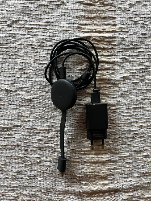 Google Chromecast con cable y cargador