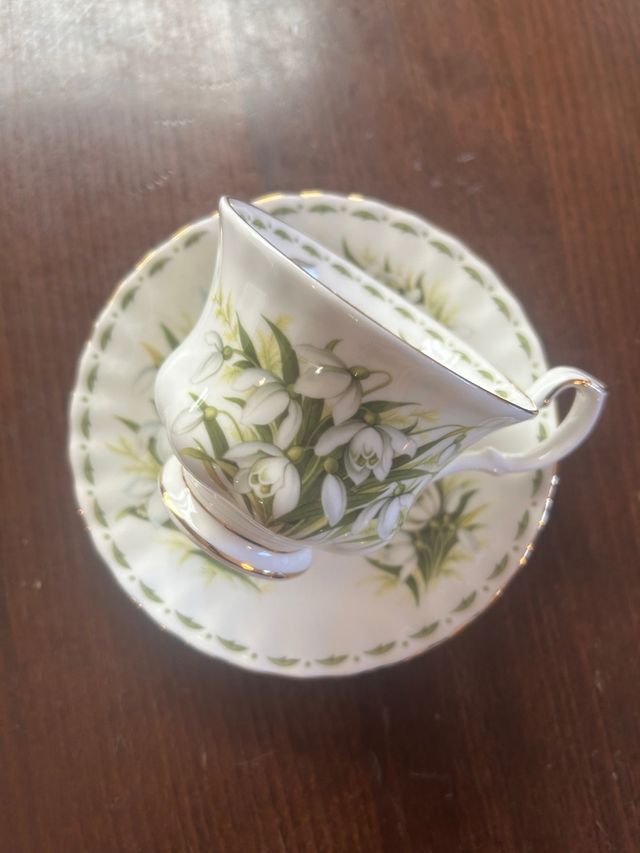 Tazza da tè Royal Albert con piattino