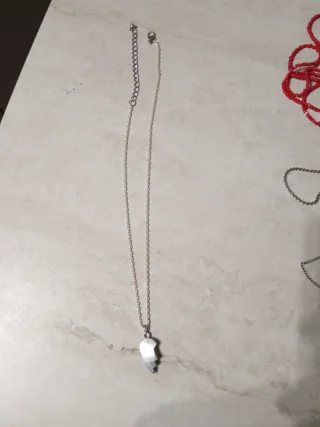 Collana con ciondolo a forma di cuore spezzato