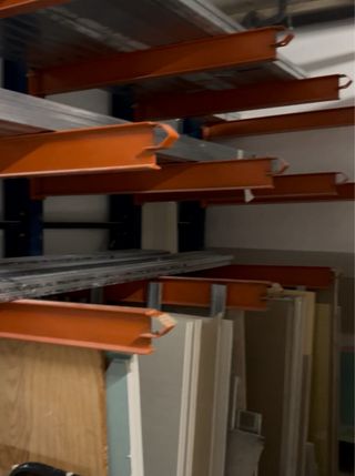 Estanterías Mecalux Cantilever y Medias
